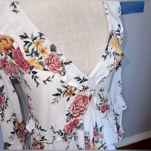 American Eagle blouse, medium size, white with yellow and red flowers